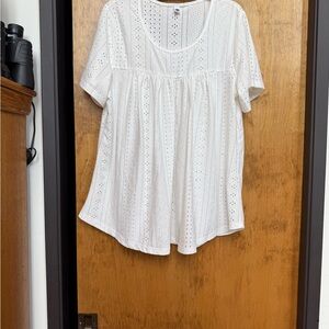 Eyelet Scoop Neck Short Sleeve Top - White